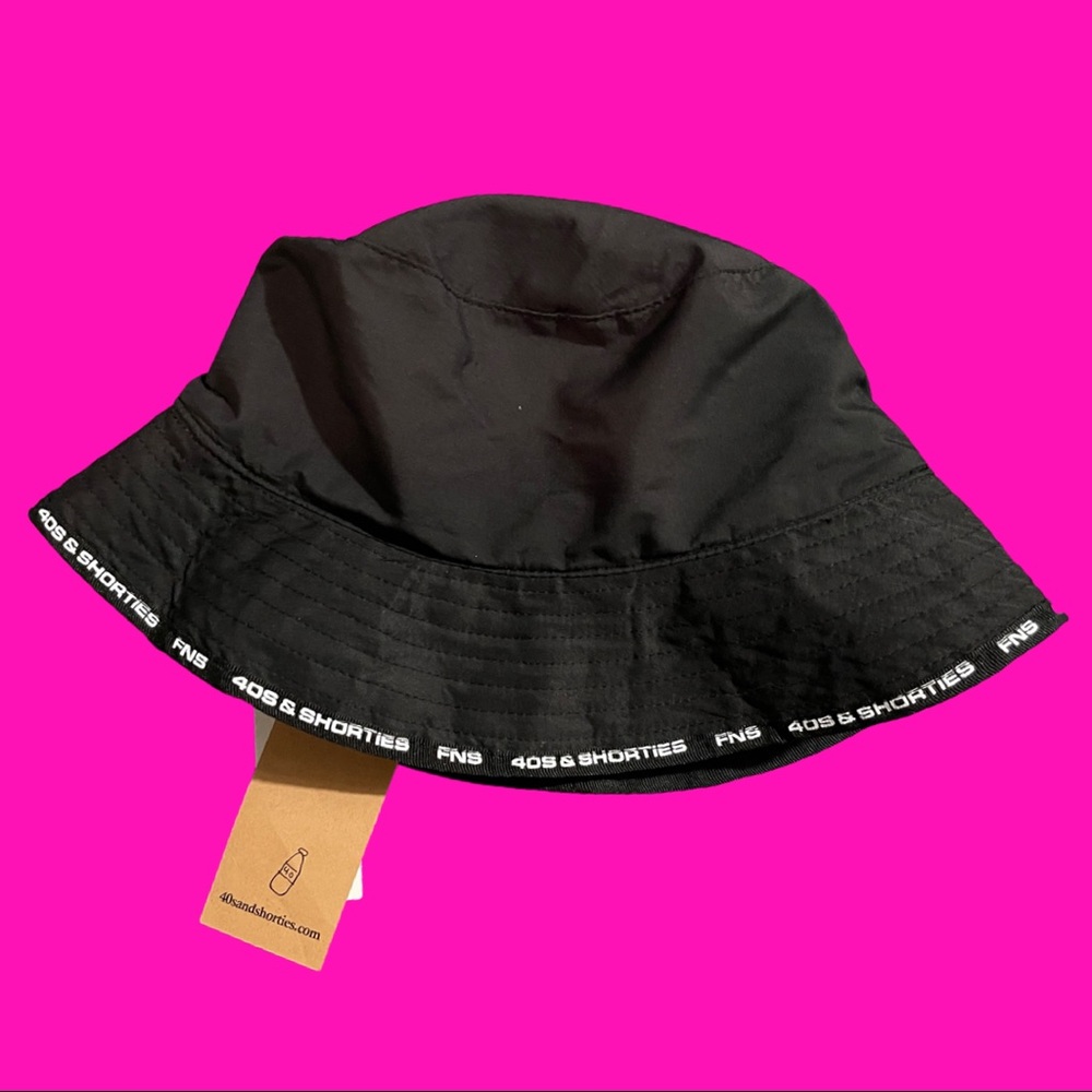 NWT urban outfitters / 40s shorties bucket hat
